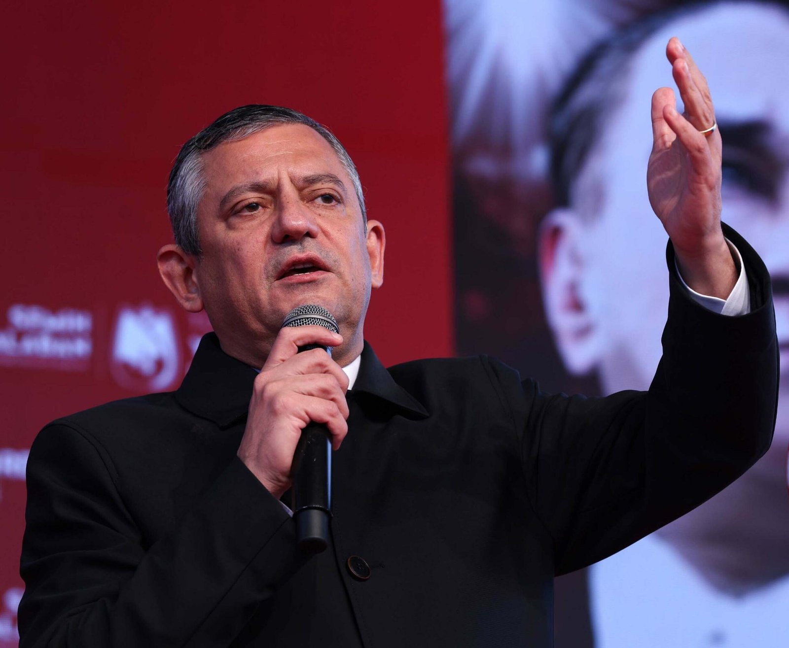 Ersan ERDOĞAN/MANİSA, (DHA)-CUMHURİYET Halk Partisi (CHP) Genel Başkanı Özgür Özel,