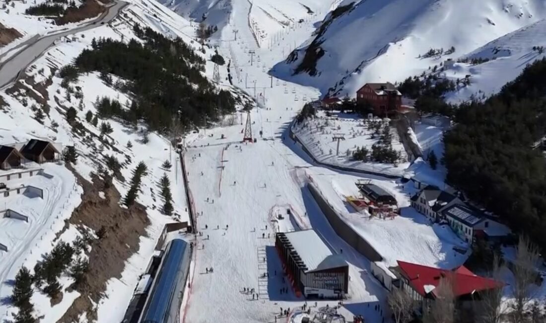 Palandöken’de kayakta ‘bahar sezonu’ Salih TEKİN/ERZURUM, (DHA)- PALANDÖKEN Kayak Merkezi'nde geçen yıl aralık ayında