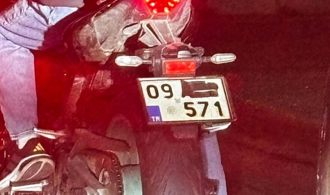 Ersan ERDOĞAN/MANİSA, (DHA)- MANİSA'nın Yunusemre ilçesinde, yaklaşık 2 aydır plakasını