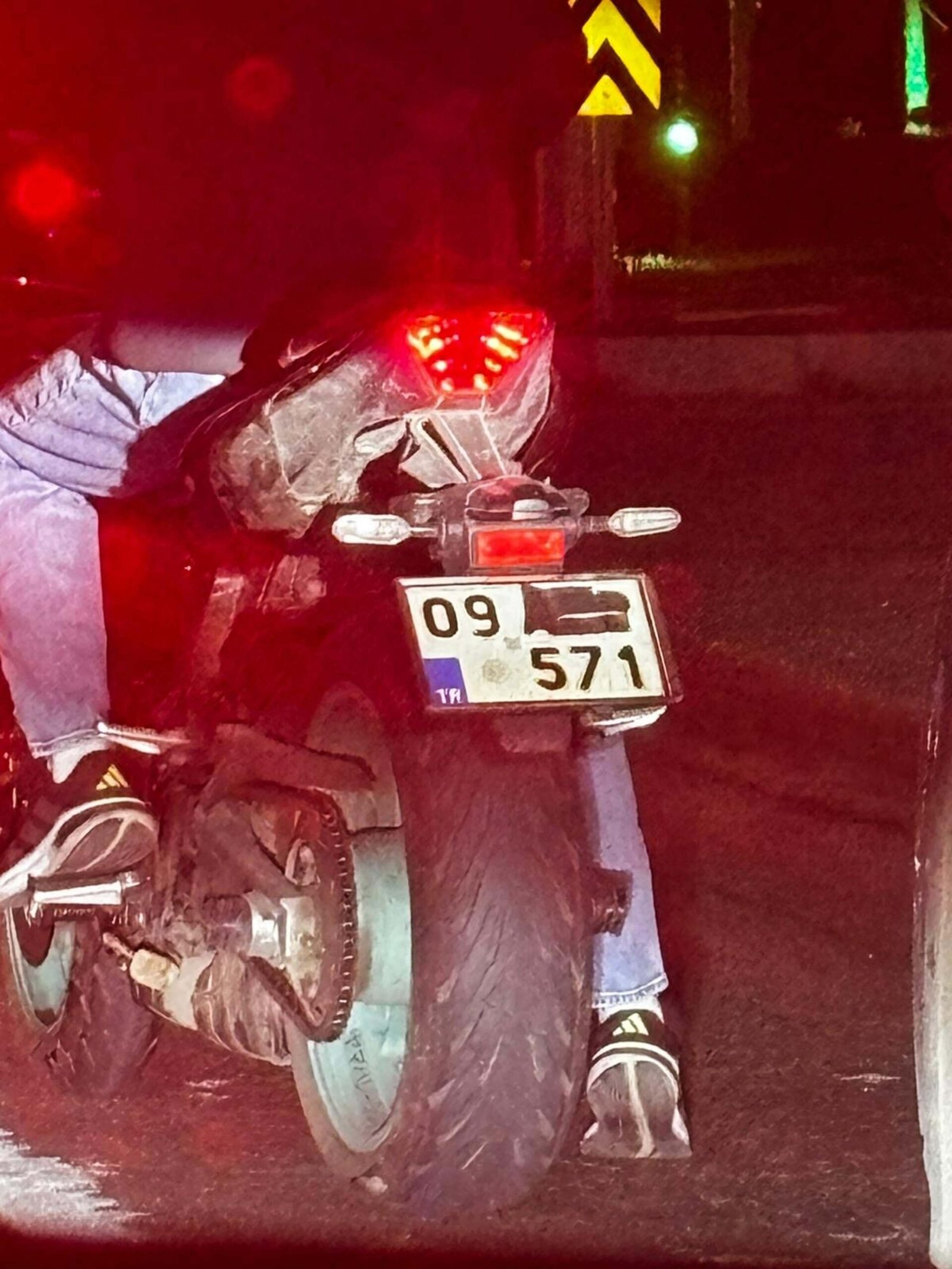 Ersan ERDOĞAN/MANİSA, (DHA)- MANİSA'nın Yunusemre ilçesinde, yaklaşık 2 aydır plakasını