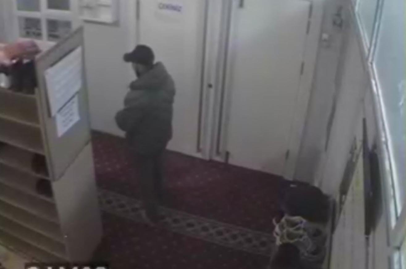 ESKİŞEHİR, (DHA)- ESKİŞEHİR’de bir kişiye saldırarak çantasını gasbedip kaçan şüpheli,