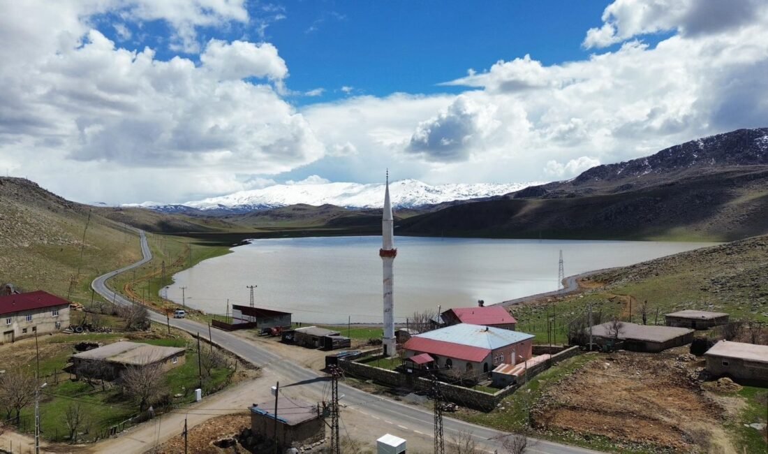 Akif ÖZALP/PERVARİ (Siirt), (DHA)- SİİRT'in Pervari ilçesinde yaz aylarında kuruyan