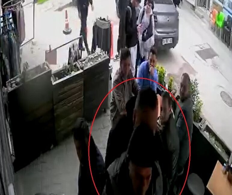 Yiğithan HÜYÜK/BURSA, (DHA)- BURSA'da restoranda yemek yerken nefes borusuna yiyecek