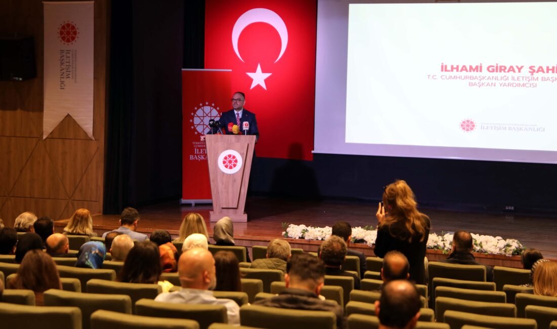 GAZETECİLERE EĞİTİM VERİLDİ Gaziantep'te 'İletişimin Yeni Yüzyılı' programında kamu görevlilerine