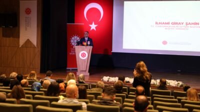 GAZETECİLERE EĞİTİM VERİLDİ Gaziantep'te 'İletişimin Yeni Yüzyılı' programında kamu görevlilerine