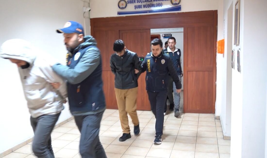 Sahte yatırım çetesine 5 ilde operasyon: 8 tutuklama Serhat Ozan YILDIRIM/TUNCELİ, (DHA)- TUNCELİ Emniyet Müdürlüğü tarafından 5 ilde