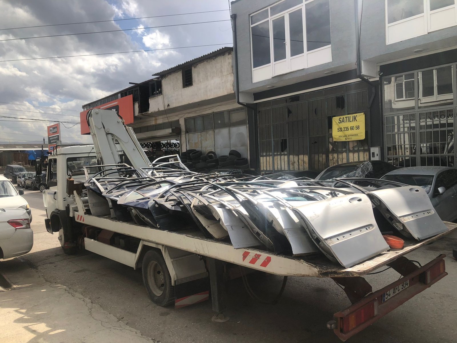 Serhat YILMAZ/ERENLER (Sakarya), (DHA)- SAKARYA'da polis tarafından düzenlenen operasyonda, gümrük