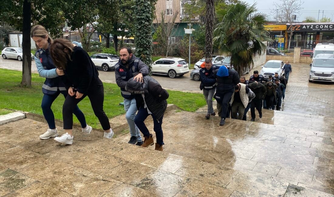 Samsun merkezli 13 ilde change operasyonunda 13 şüpheli adliyede Emre ÖNCEL/SAMSUN, (DHA)- SAMSUN merkezli 13 ilde düzenlenen ‘change’ operasyonunda