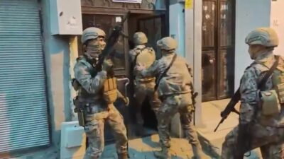 Ali LEYLAK/ŞANLIURFA, (DHA)-ŞANLIURFA merkezli 8 ilde terör örgütü DEAŞ'a yönelik