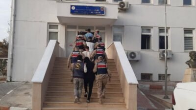 Ali LEYLAK/ŞANLIURFA, (DHA)- ŞANLIURFA'da jandarma ekiplerince göçmen kaçakçılığına yönelik düzenlenen