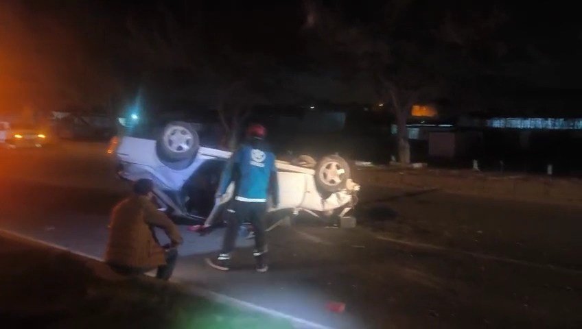 Ali LEYLAK/ŞANLIURFA, (DHA)- ŞANLIURFA’da iki otomobilin kafa kafaya çarpıştığı Adnan