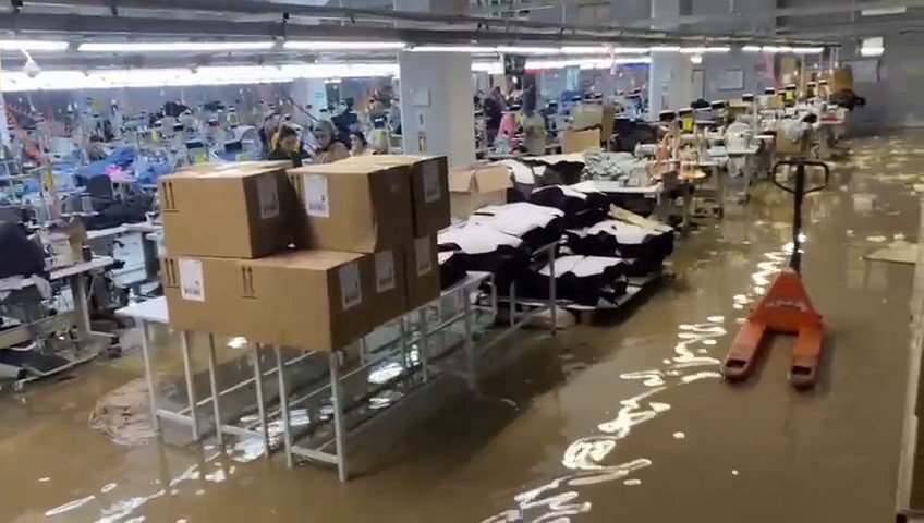 Ali LEYLAK/ ŞANLIURFA, (DHA)- ŞANLIURFA'da sağanak nedeniyle Birecik ilçesindeki bir