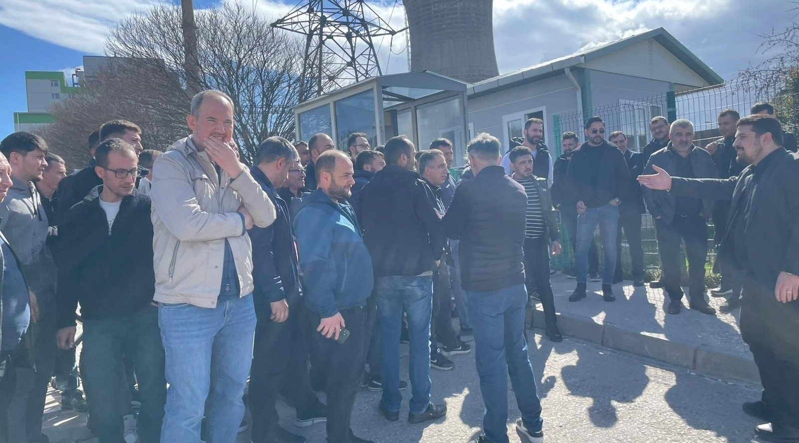 Tuna İŞLEYEN/ TAVŞANLI(Kütahya), (DHA)- KÜTAHYA’nın Tavşanlı ilçesinde termik santral çalışanları,