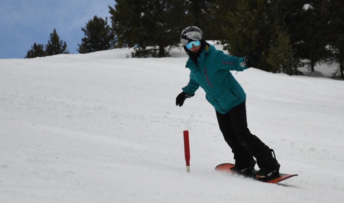 Sarıkamış’ta 350 antrenör adayı eğitimi tamamladı Volkan KARABAĞ / KARS, (DHA)- KARS’IN Sarıkamış ilçesinde düzenlenen 'Alp