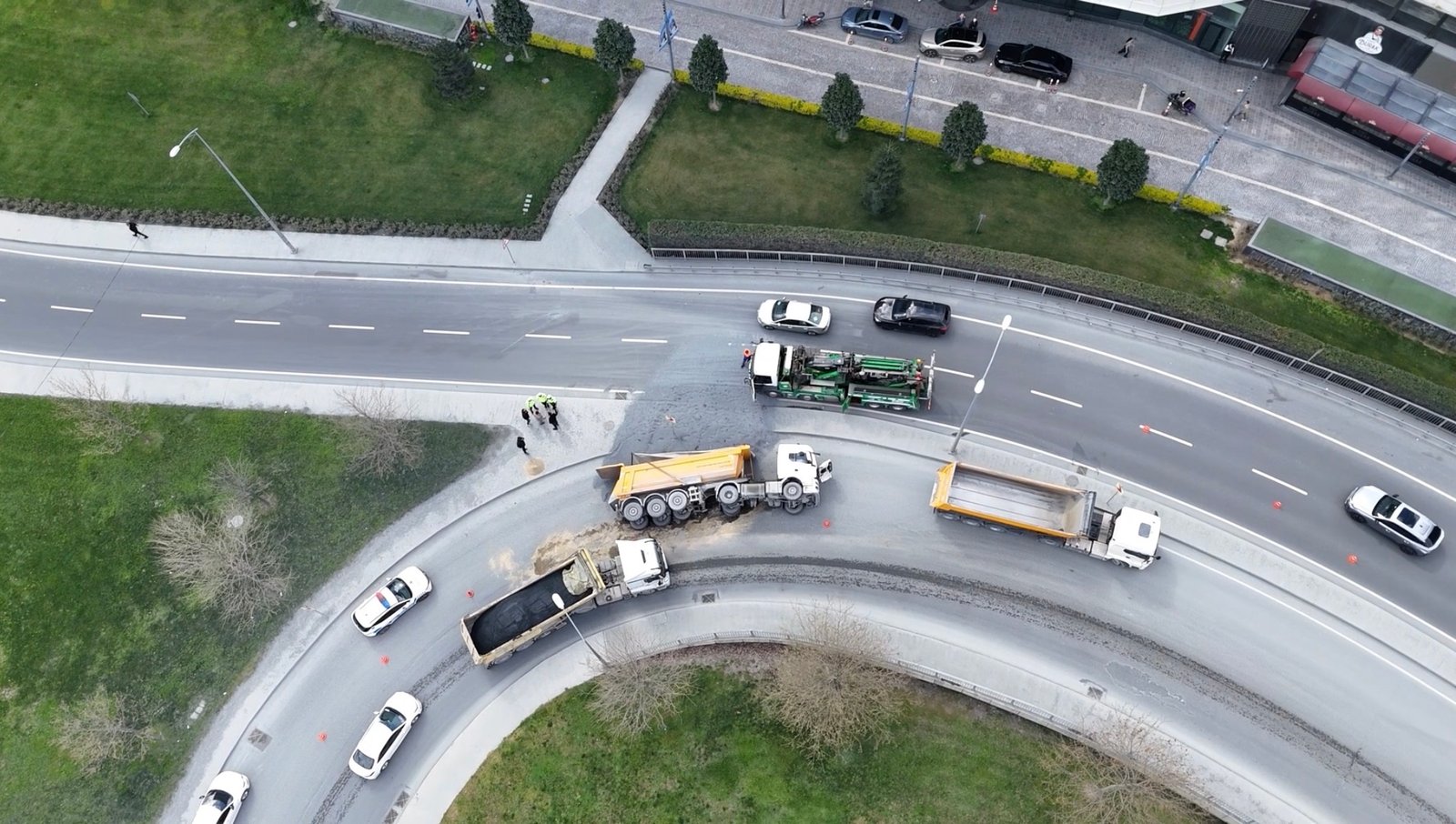 Doğan Can CESUR / İSTANBUL (DHA) –SARIYER’de mıcır yüklü hafriyat