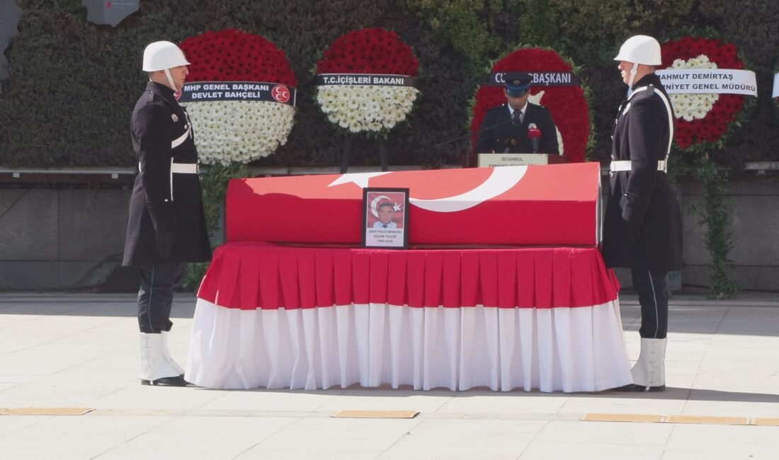 Şehit polis memuru Seçkin Yalçın için İstanbul Emniyet Müdürlüğü’nde tören düzenlendi Tuğçe SEZER ODABAŞI – Hadican EROL / İSTANBUL (DHA) –
