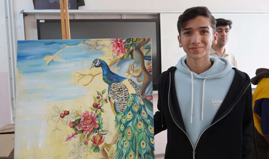 Şırnaklı Hüsam, resimleriyle ABD’nin prestijli sanat okuluna birinci sıradan ve tam burslu kabul aldı Sekvan KÜDEN/ŞIRNAK, (DHA)- ŞIRNAK Güzel Sanatlar Lisesi öğrencisi Hüsam Oral
