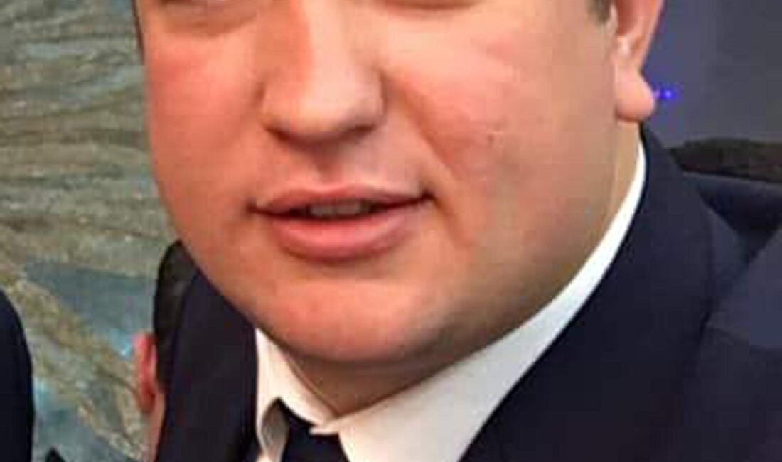 Hamza DALGIÇ/LÜLEBURGAZ(Kırklareli), (DHA)- KIRKLARELİ'nin Lüleburgaz ilçesinde demirci dükkanında sobaya dökülen