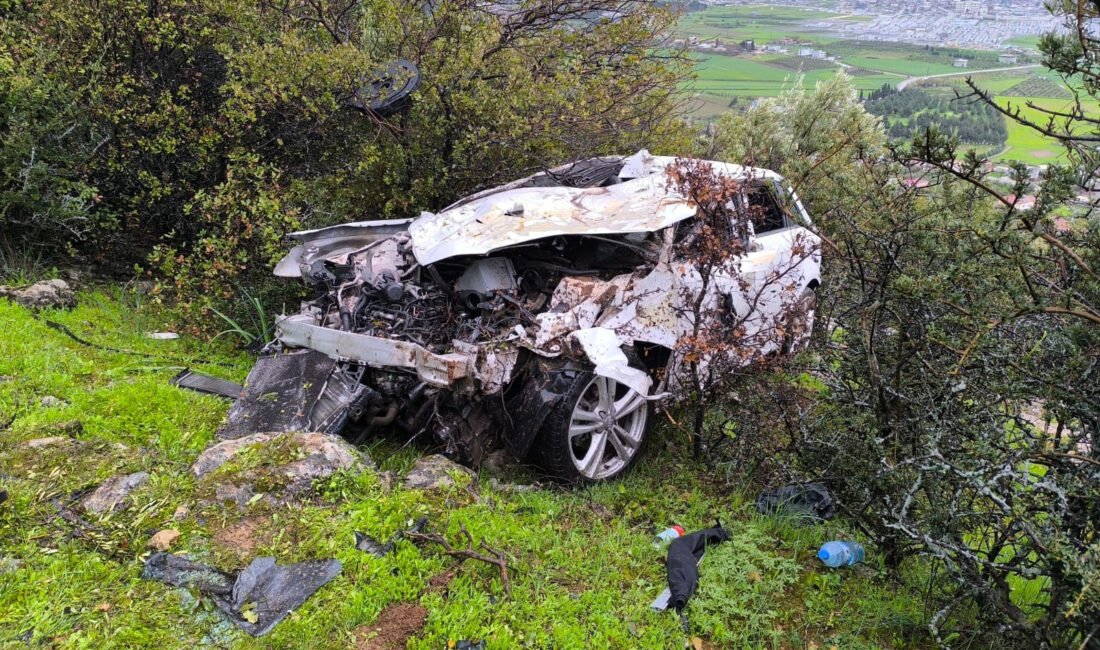 Kadir ÇELİK/NURDAĞI (Gaziantep), (DHA)- GAZİANTEP’in Nurdağı ilçesinde takla atıp şarampole