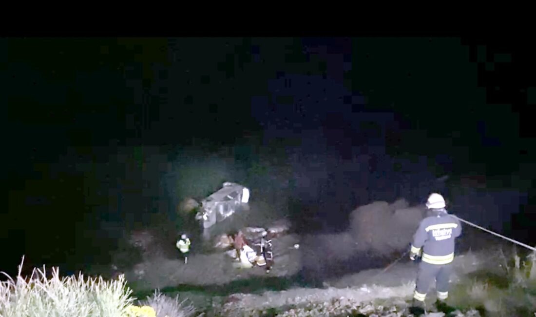 Nuri ÇAĞLAR/ŞARKÖY(Tekirdağ), (DHA)- TEKİRDAĞ'ın Şarköy ilçesine uçurumdan deniz kenarına düşen