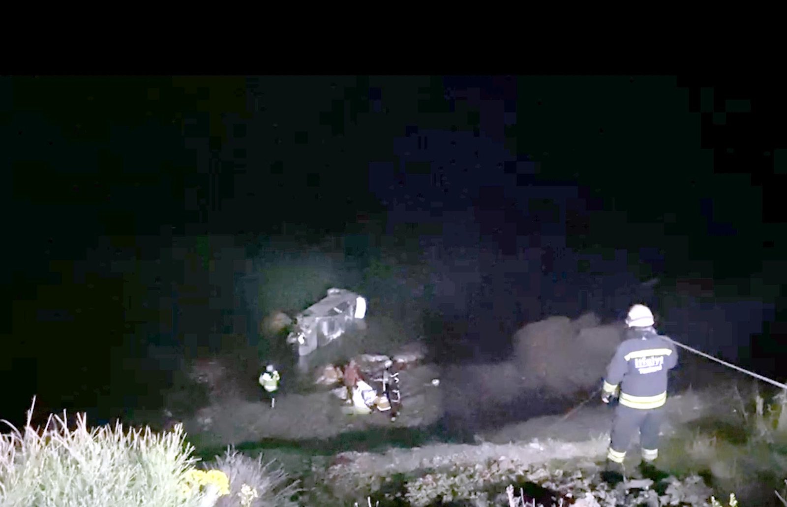 Nuri ÇAĞLAR/ŞARKÖY(Tekirdağ), (DHA)- TEKİRDAĞ'ın Şarköy ilçesine uçurumdan deniz kenarına düşen