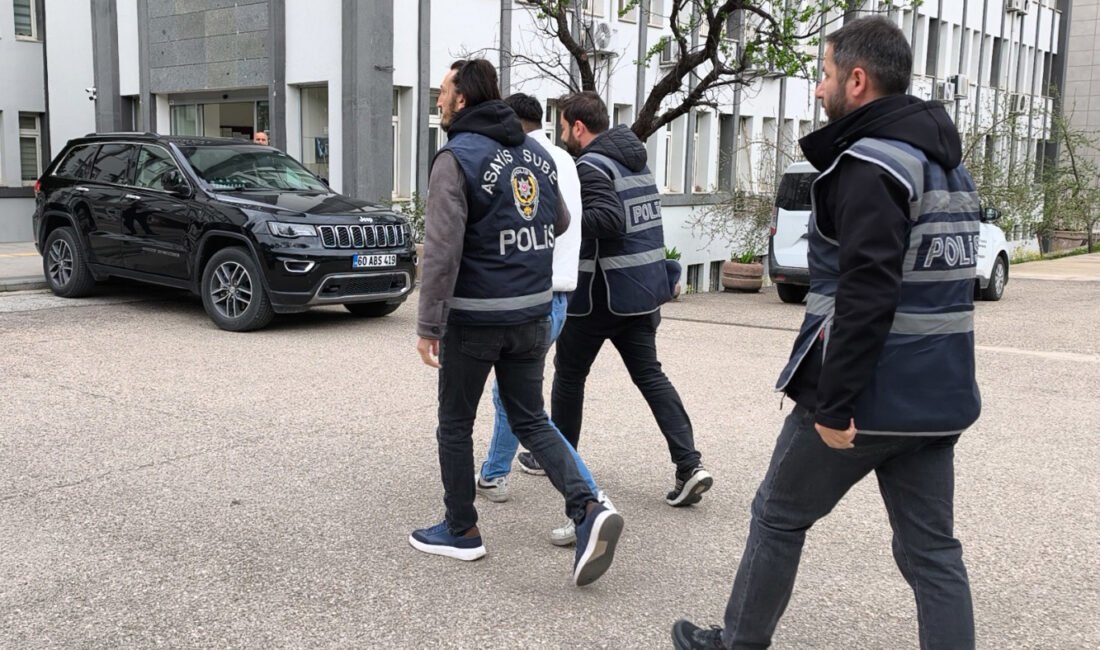 Fatih YILMAZ/ TOKAT, (DHA)- TOKAT'ta kendisini polis olarak tanıtıp R.M.