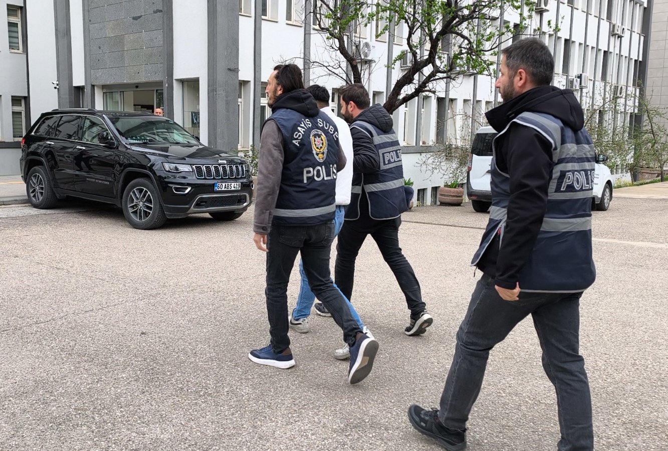 Fatih YILMAZ/ TOKAT, (DHA)- TOKAT'ta kendisini polis olarak tanıtıp R.M.