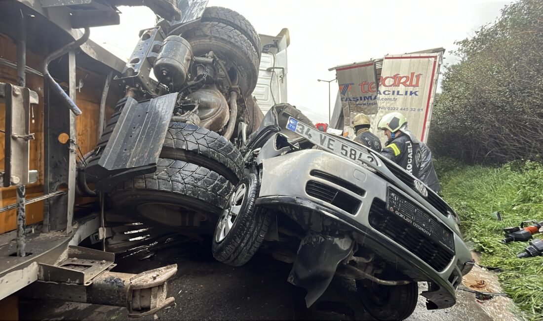 Ardacan UZUN/ İZMİT(Kocaeli), (DHA)- KOCELİ’de, TEM Otoyolu’nda 2 TIR, tanker