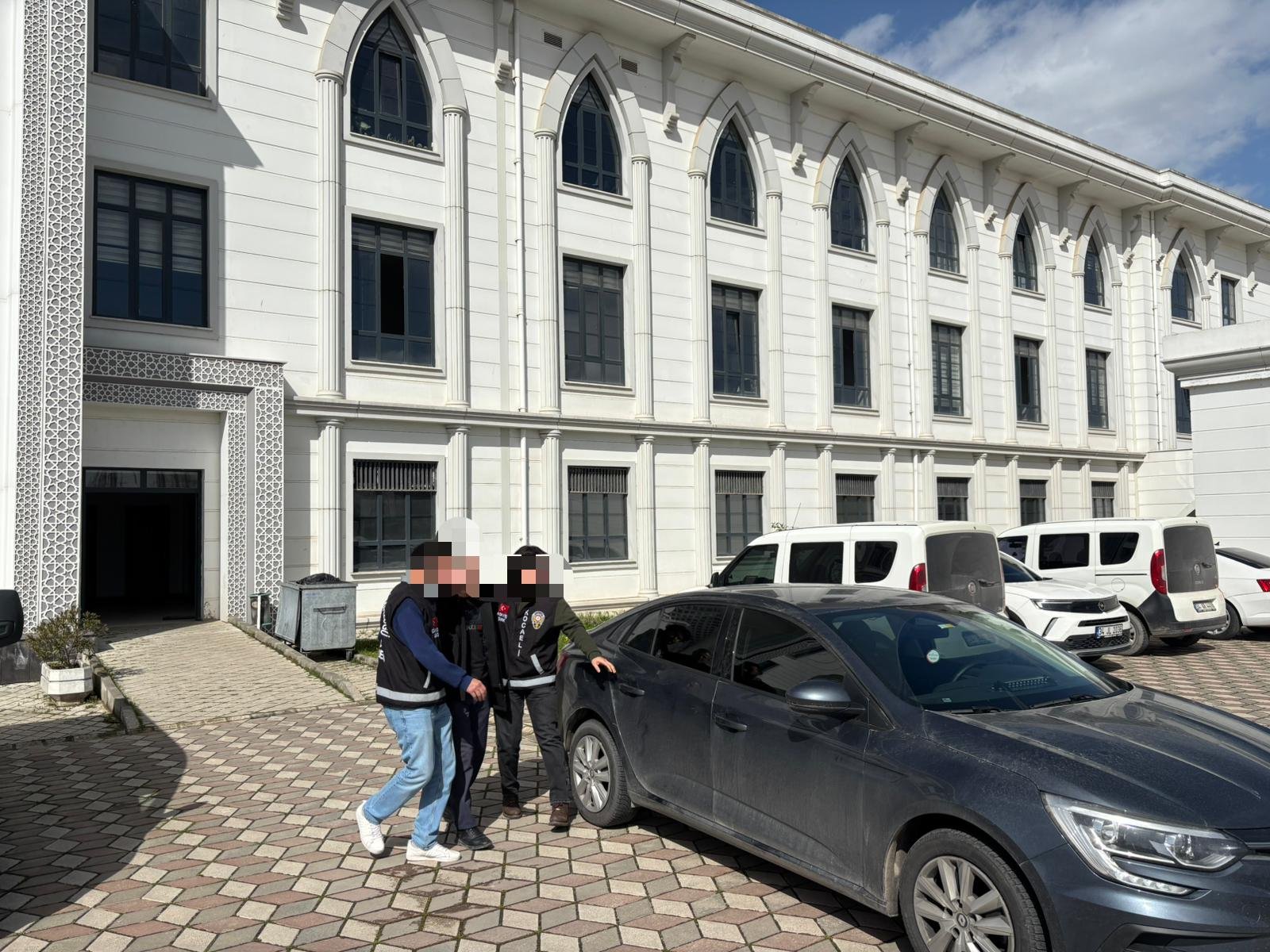 Erol POLAT/DARICA (Kocaeli), (DHA)- KOCAELİ'nin Darıca ilçesinde husumetli olduğu kardeşi