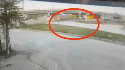 Ramazan KOÇ/ILGIN (Konya), (DHA)- KONYA'nın Ilgın ilçesinde TIR'ın çarptığı otomobilin