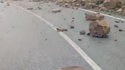 Fatih YILMAZ/TOKAT,(DHA)- TOKAT’ta yağış sonrası kayalık zeminin yumuşaması nedeniyle Hacıköy–Cambalık