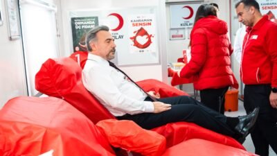 İSTANBUL, (DHA)- ‘BİRBİRİMİZE candan bağlıyız’ sloganıyla toplumda kan bağışı farkındalığını