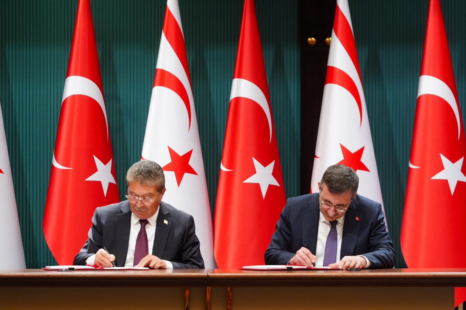 Mikail KARAMAN/ ANKARA, (DHA)- CUMHURBAŞKANI Yardımcısı Cevdet Yılmaz ile Kuzey