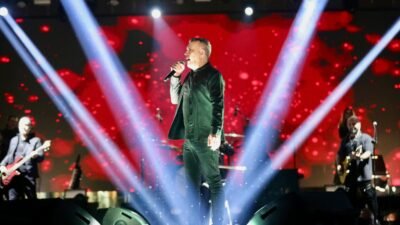 HALUK LEVENT KONSERİNE BÜYÜK İLGİ Adana'da bu yıl 14'üncüsü düzenlenen