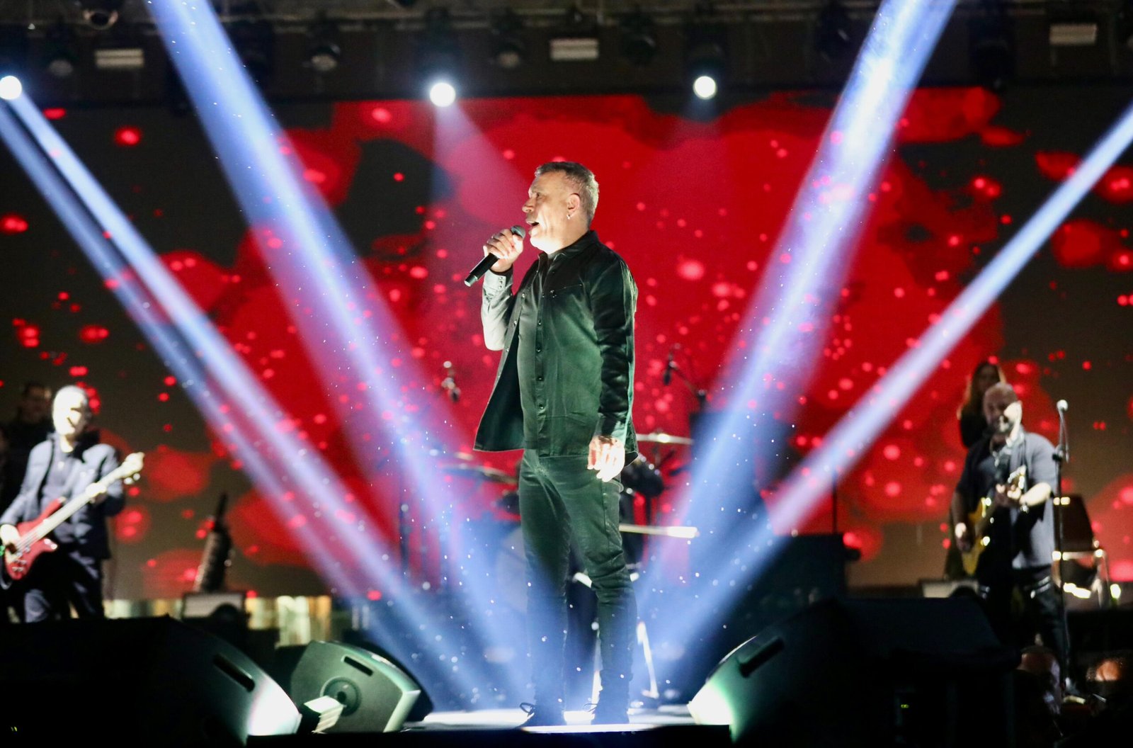 HALUK LEVENT KONSERİNE BÜYÜK İLGİ Adana'da bu yıl 14'üncüsü düzenlenen