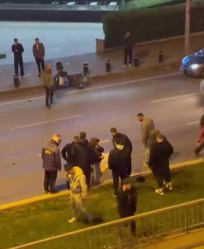 Mehmet Kaan KURT/İSTANBUL,(DHA)- ÜMRANİYE'de, seyir halindeki otomobilin çarptığı yaya hayatını