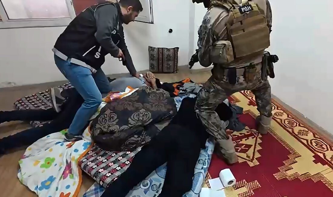 Uyuşturucu hap üretilen depoya operasyon: 9 gözaltı Anıl ATAR/ADANA, (DHA)- ADANA’da narkotik polisi, uyuşturucu hap üretildiği belirlenen