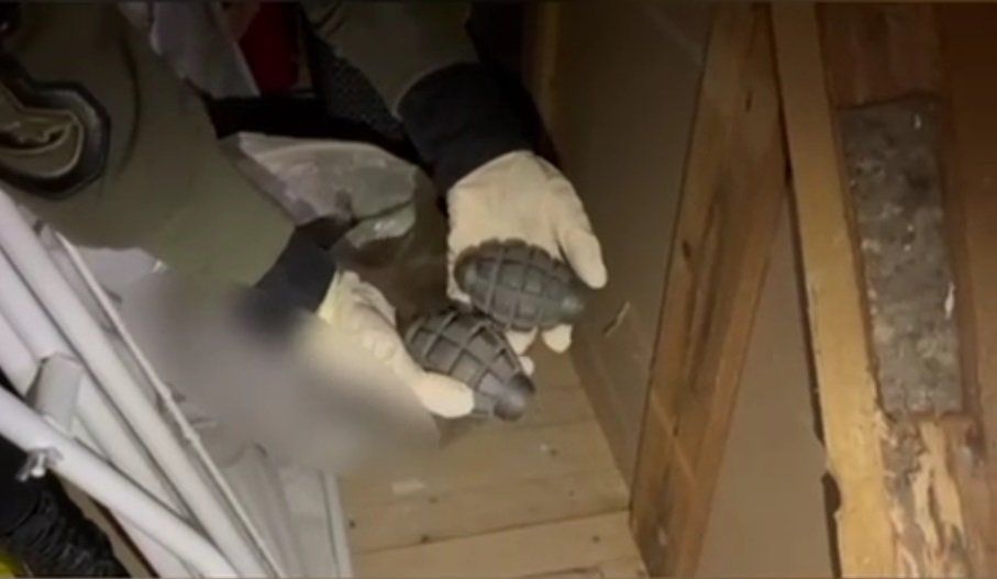 Uyuşturucu operasyonunda el bombası ve havan topu gövdeleri ele geçirildi Serhat YILMAZ/ADAPAZARI (Sakarya), (DHA)- SAKARYA’da, narkotik ekiplerinin düzenlediği operasyonda uyuşturucu