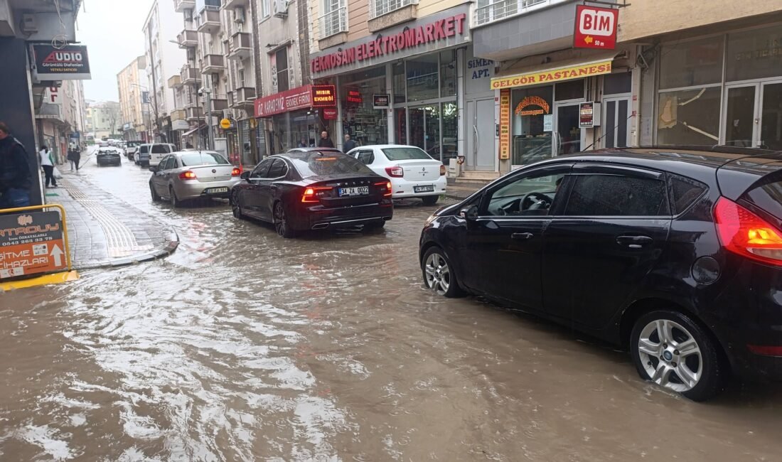 Ünsal YÜCEL/UZUNKÖPRÜ (Edirne), (DHA)- EDİRNE'nin Uzunköprü ilçesinde sağanak nedeniyle yollar
