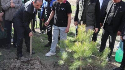 Özkan AYDIN/IĞDIR, (DHA)- IĞDIR Valisi Fırat Taşolar, fidan dikmek istediği