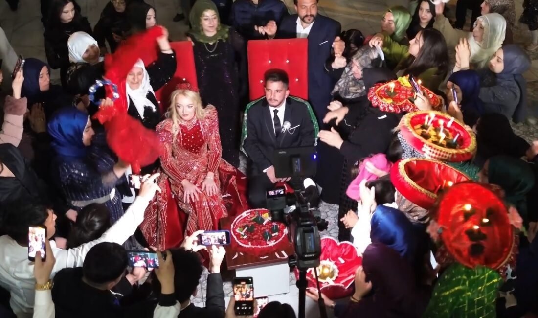 Tuncay AVCI/VAN, (DHA)- MUĞLA’nın Marmaris ilçesinde bir otelde tanışan turizmci