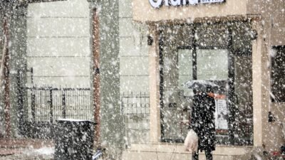 ERCİŞ BEYAZA BÜRÜNDÜ Erciş ilçesinde gece saatlerinde başlayan ve sabah