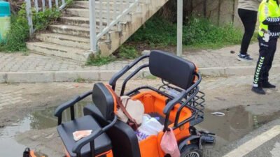 Alkın BİRİCİK/ALANYA (Antalya), (DHA)- ANTALYA'nın Alanya ilçesinde vinçle çarpışan elektrikli