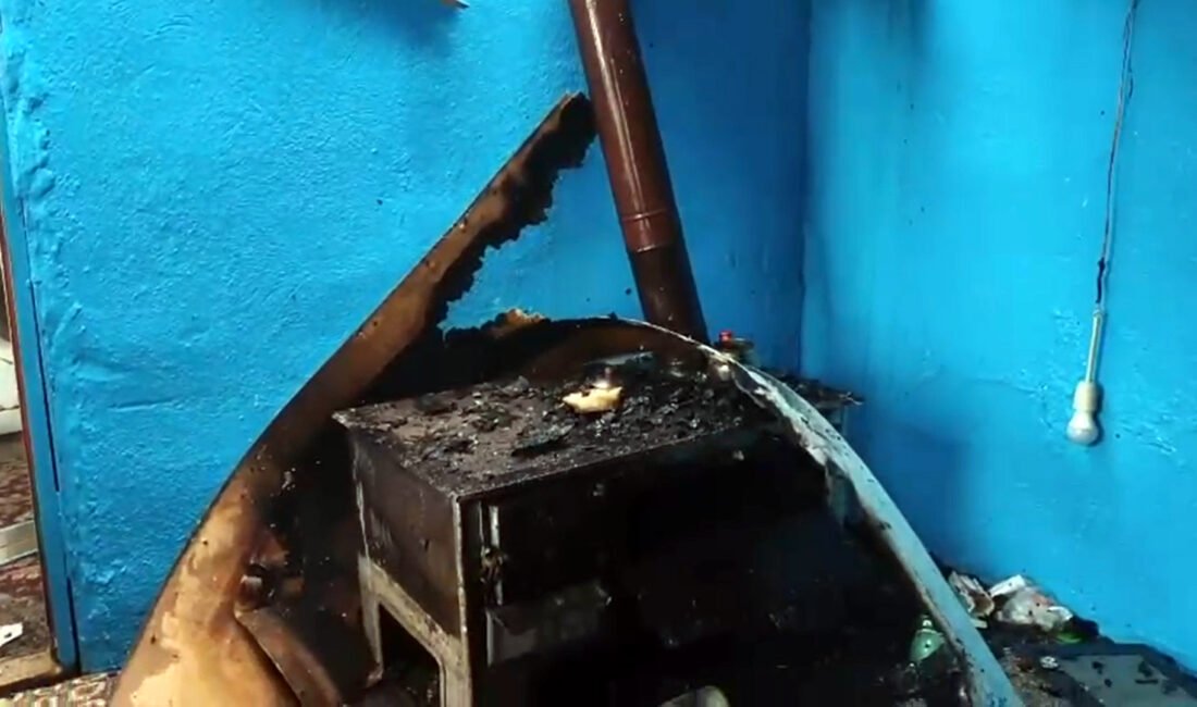 Şenol AKSOY/SARAY (Tekirdağ), (DHA)- TEKİRDAĞ'ın Saray ilçesinde sobadan çıkan yangında,