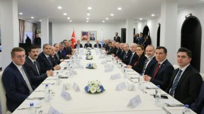 Seza Nur ALPDÜNDAR/İZMİR,(DHA)-YÜKSEKÖĞRETİM Kurulu (YÖK) Başkanı Erol Özvar, Ege Bölgesi'ndeki