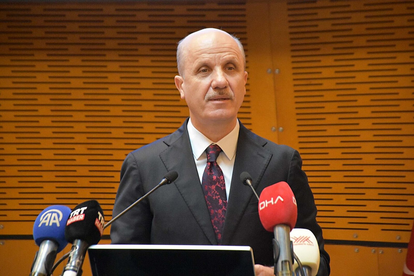 Seza Nur ALPDÜNDAR/İZMİR, (DHA)-YÜKSEKÖĞRETİM Kurulu (YÖK) Başkanı Prof. Dr. Erol