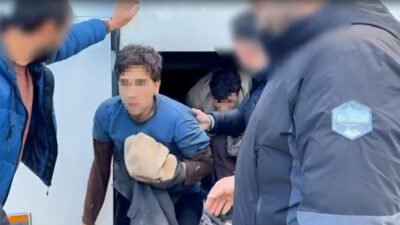 Harun GÖKÇEOĞLU/YOZGAT, (DHA)- YOZGAT'ta yolcu otobüsünün bagajında 53 kaçak göçmen