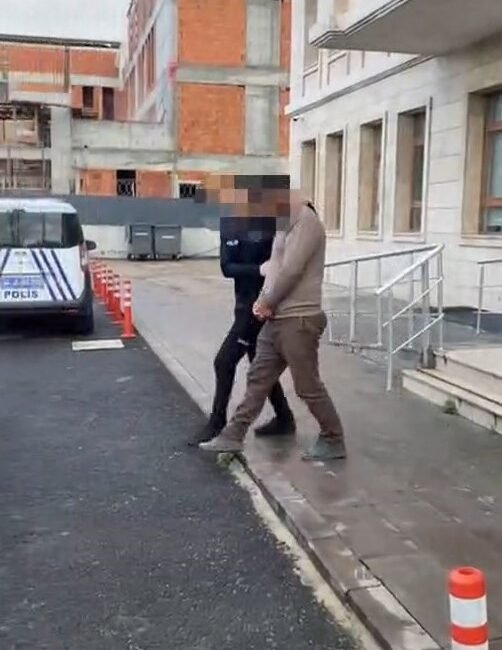 Baran AKKAYA- Ceyda YEŞİLOĞLU/İSTANBUL,(DHA)- Zeytinburnu'nda kentsel dönüşüm kapsamında yıkımı yapılan