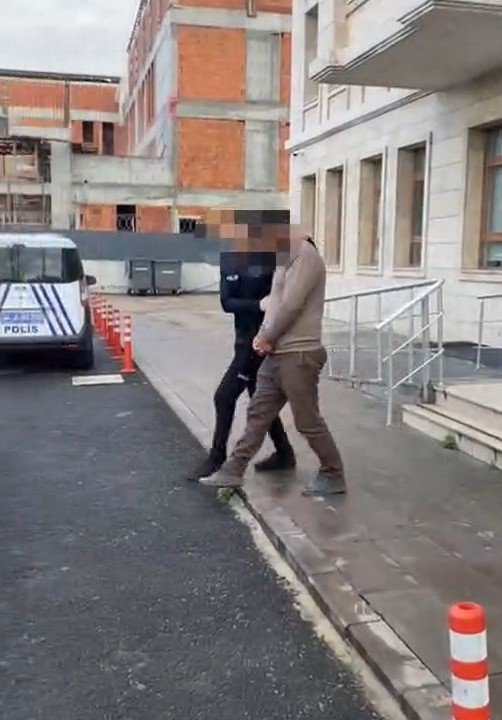 Baran AKKAYA- Ceyda YEŞİLOĞLU/İSTANBUL,(DHA)- Zeytinburnu'nda kentsel dönüşüm kapsamında yıkımı yapılan