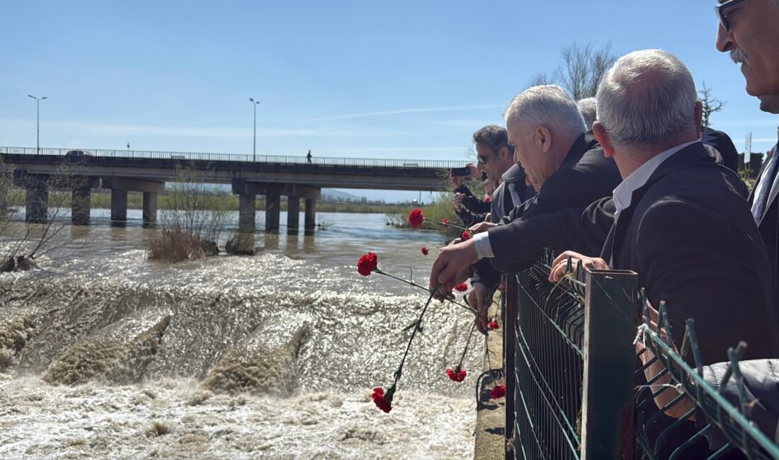 Ali Sencer ARSLAN/ÇAYCUMA (Zonguldak), (DHA)- ZONGULDAK’ın Çaycuma ilçesinde köprünün çökmesi